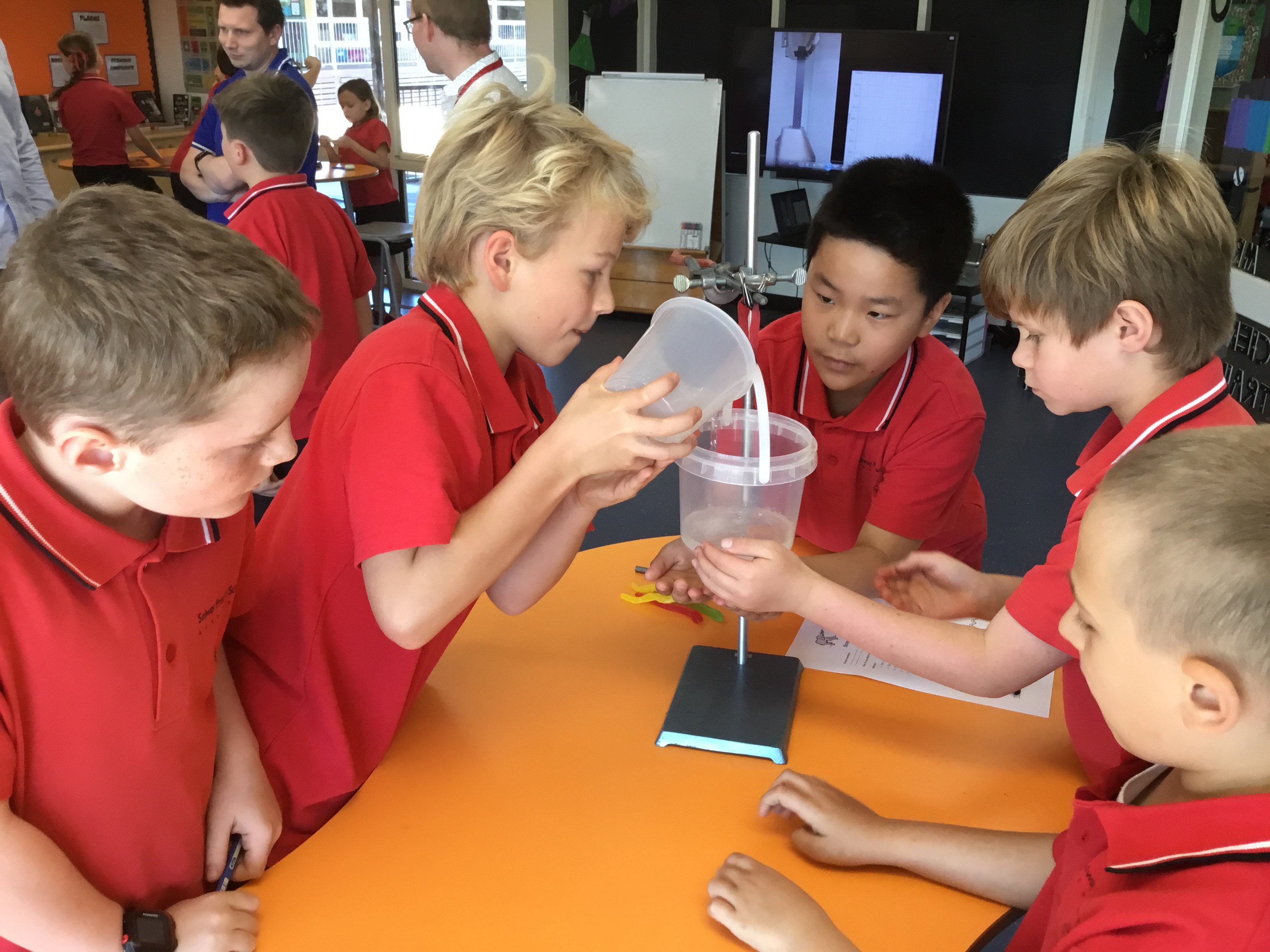 /uploaded_files/media/gallery/15228905583-4 Scientist In Schools 3.JPG